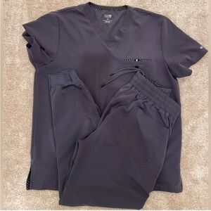 Medium gray Koi Jogger scrub set